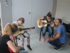 Rincão proporciona aula de violão gratuita