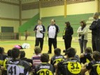 Alunos do Balneário Rincão recebem uniformes de futsal