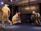  Apresentação artísticas animam o público na Festa da Tainha